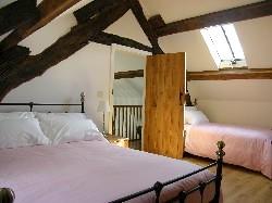 Hen Dy-Bedroom